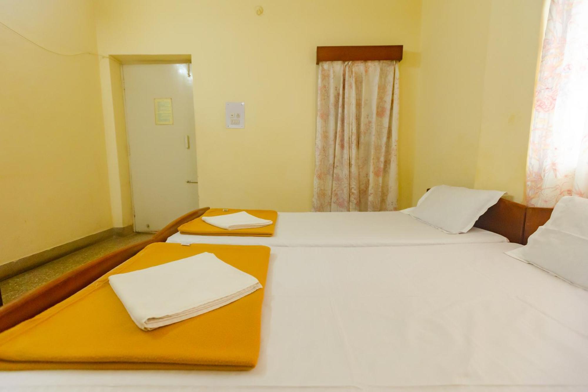 Sri Ramakrishna Hotel Bangalore Ngoại thất bức ảnh