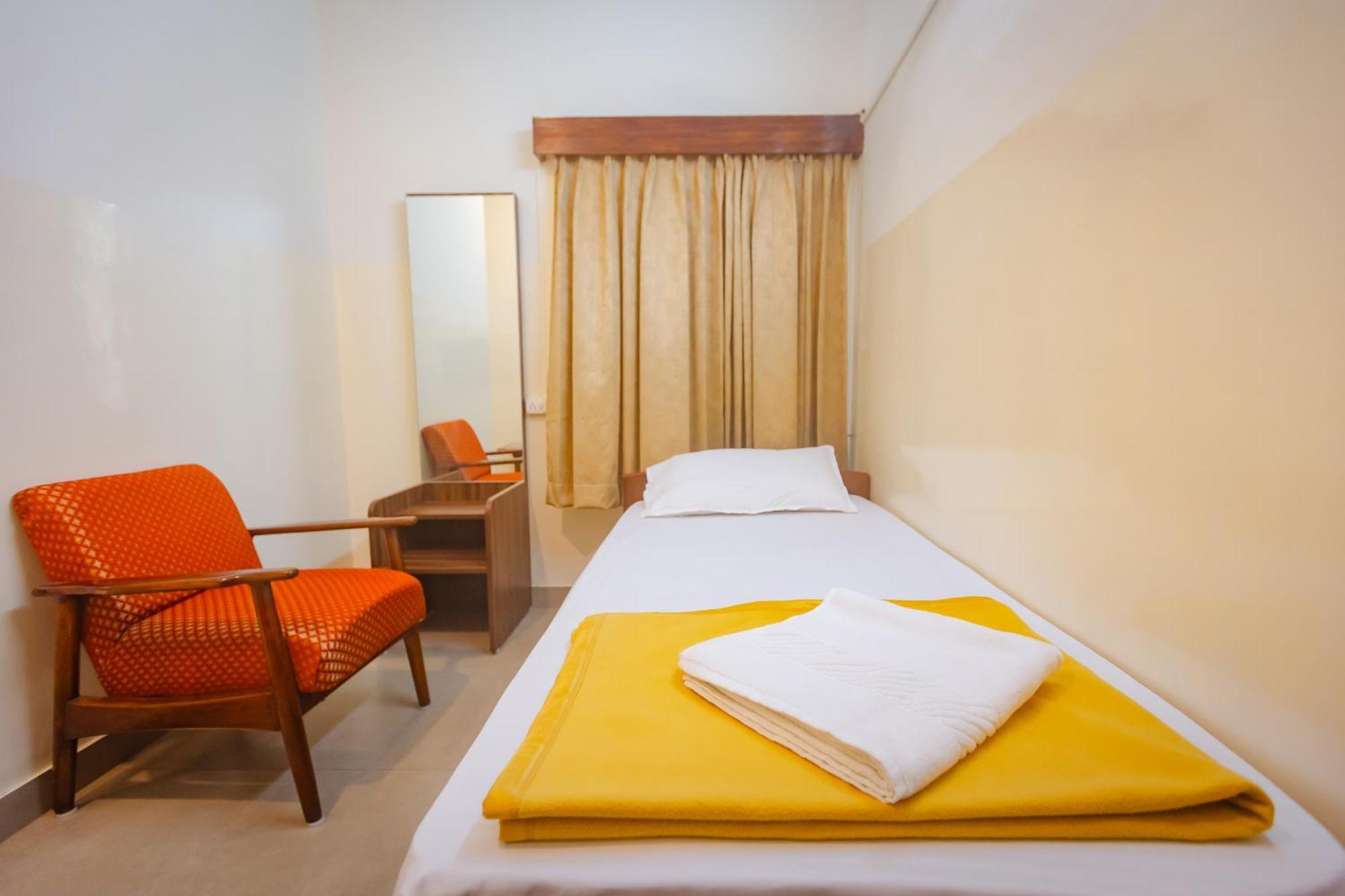 Sri Ramakrishna Hotel Bangalore Ngoại thất bức ảnh